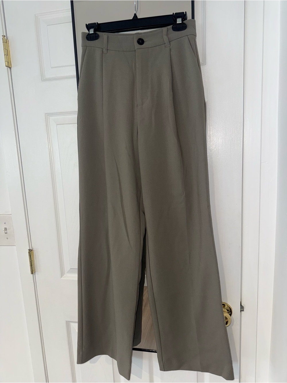 Zara women’s Wide-Leg pants in Olive
